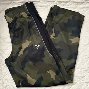 Old navy boys’ camouflage athletic pants, size 8